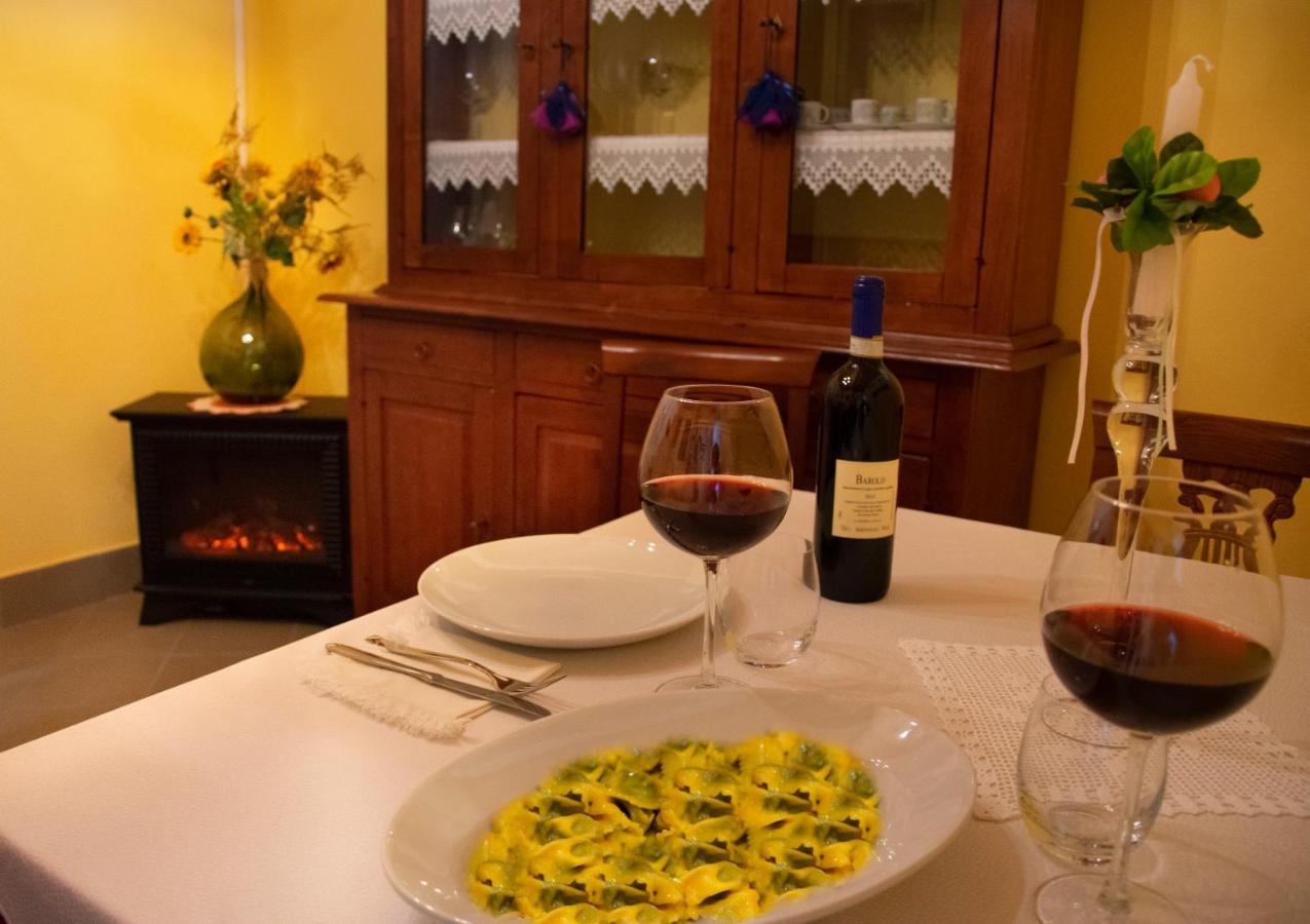 Villa Goccia Di Vino La Morra Luaran gambar