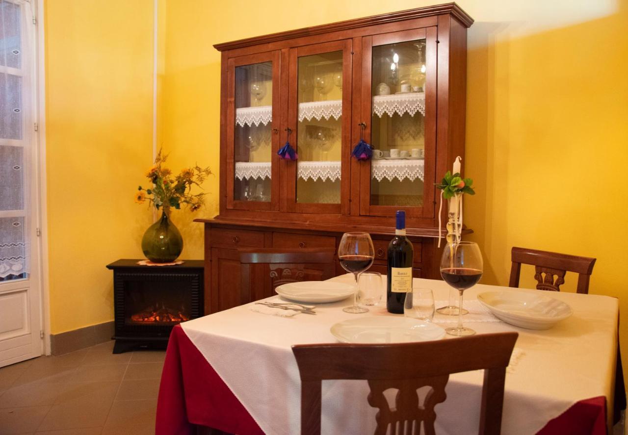 Villa Goccia Di Vino La Morra Luaran gambar