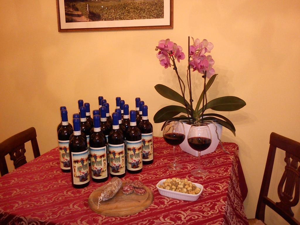 Villa Goccia Di Vino La Morra Luaran gambar