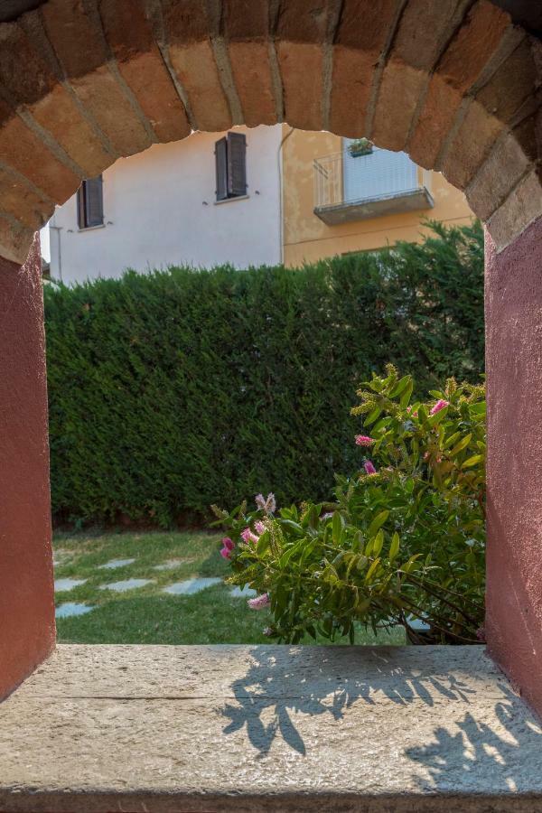 Villa Goccia Di Vino La Morra Luaran gambar