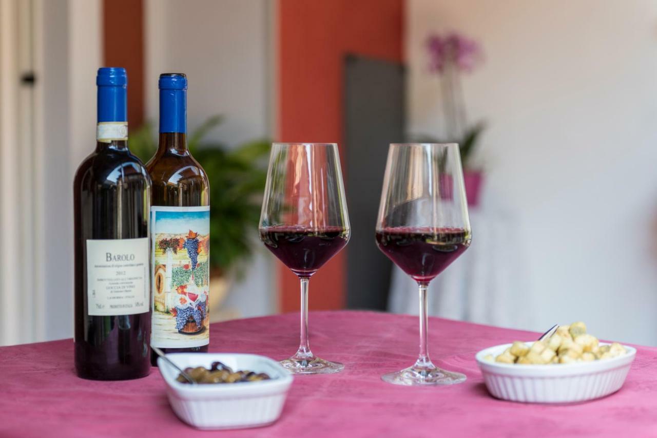 Villa Goccia Di Vino La Morra Luaran gambar